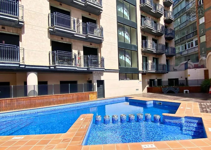 Sakura - Modern With Parking & Swimming Pool